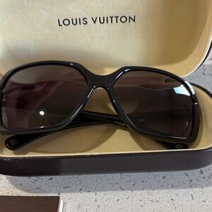 Louis Vuitton Black Sunglasses flore care